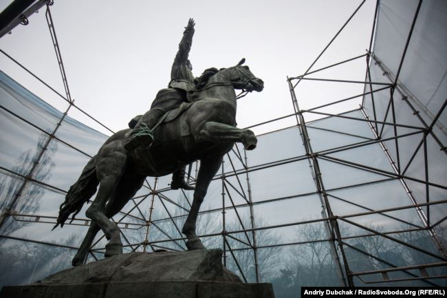 Пам’ятник більшовицькому військовому діячеві Миколі Щорсу в Києві